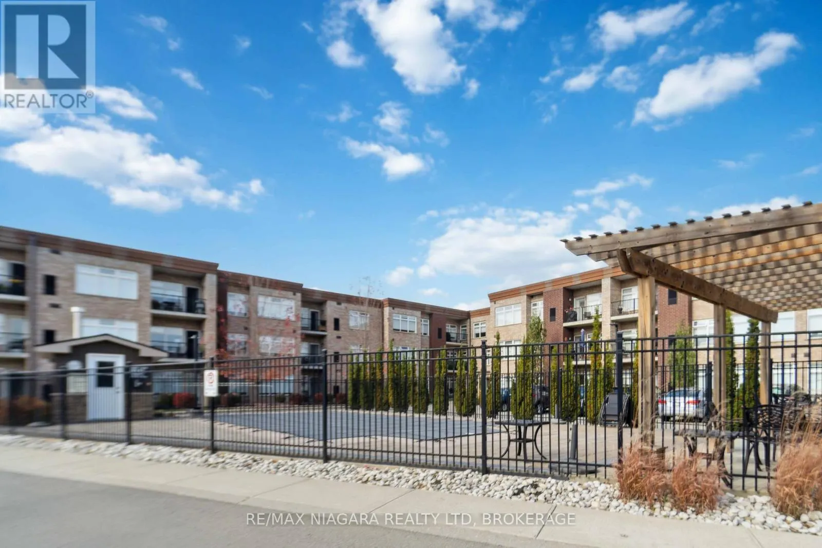 221 - 4644 PETTIT AVENUE, #221