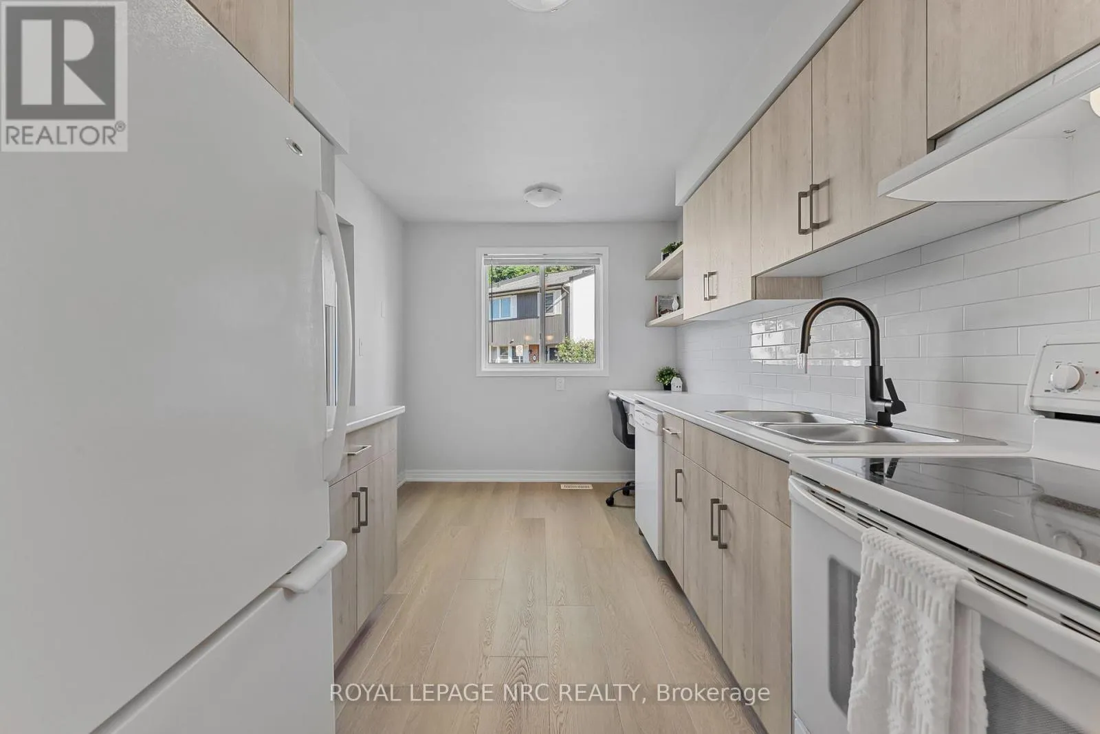 112 - 77 LINWELL ROAD, #112