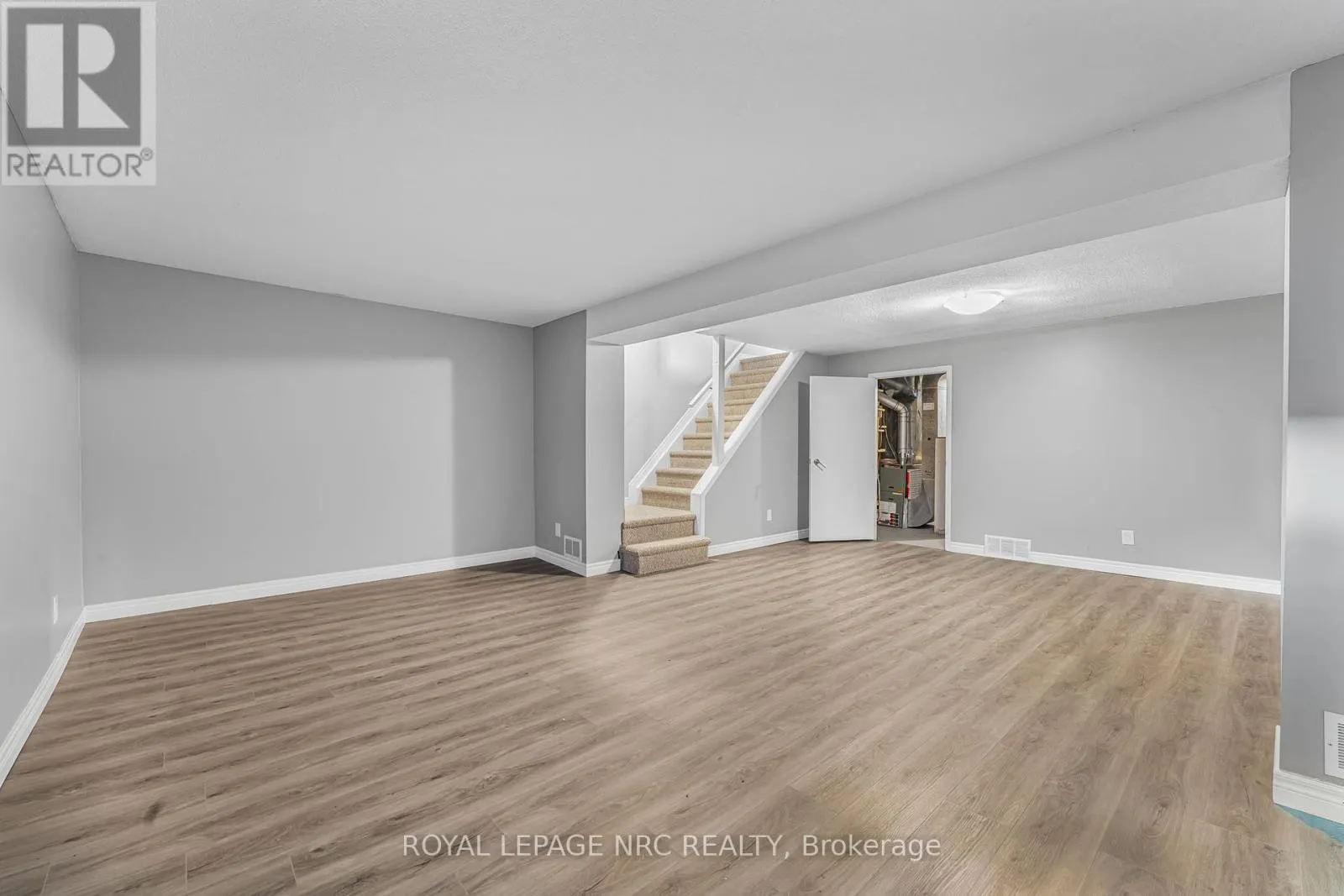 112 - 77 LINWELL ROAD, #112