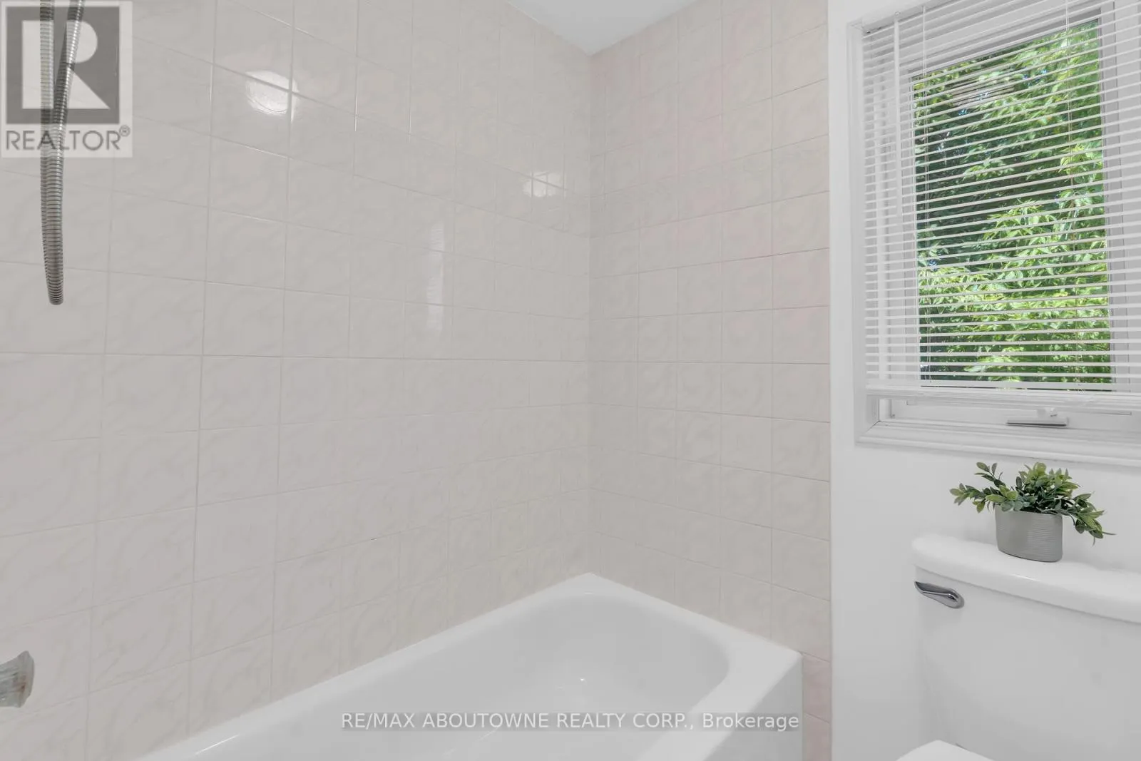 11 BUSHMILLS CRESCENT