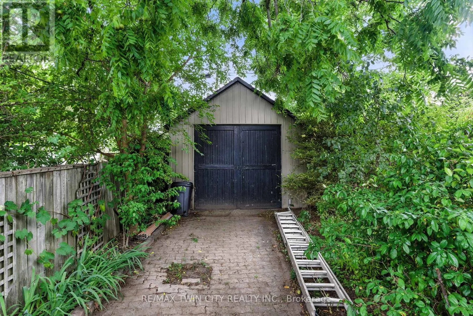 323 DALHOUSIE STREET