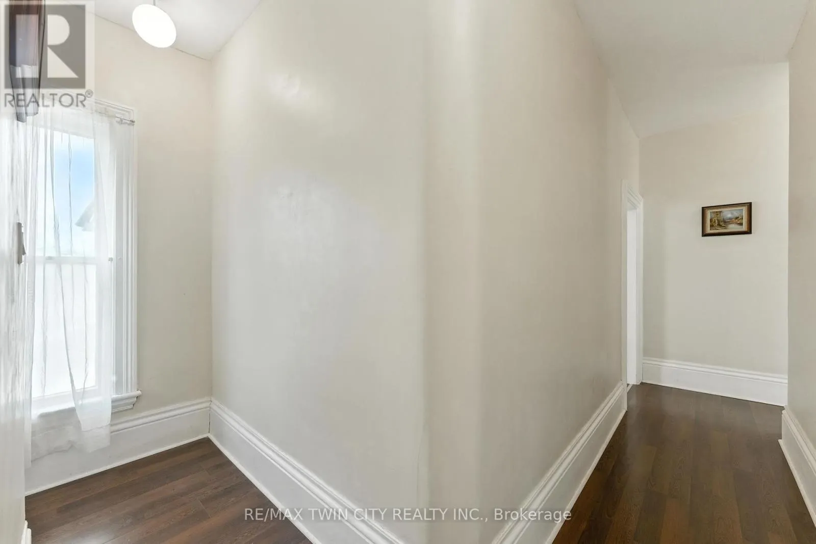 323 DALHOUSIE STREET