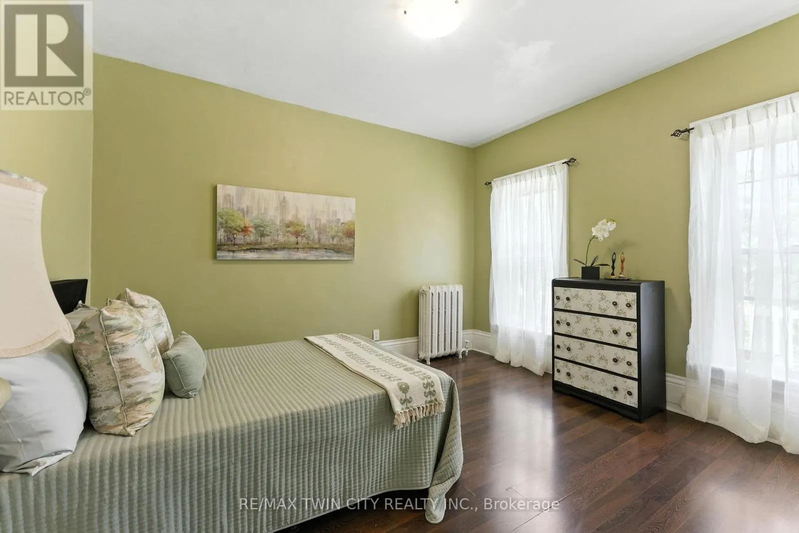 323 DALHOUSIE STREET