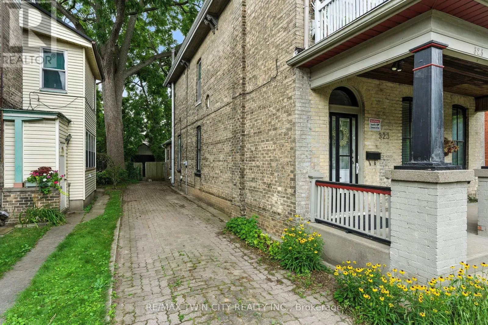 323 DALHOUSIE STREET