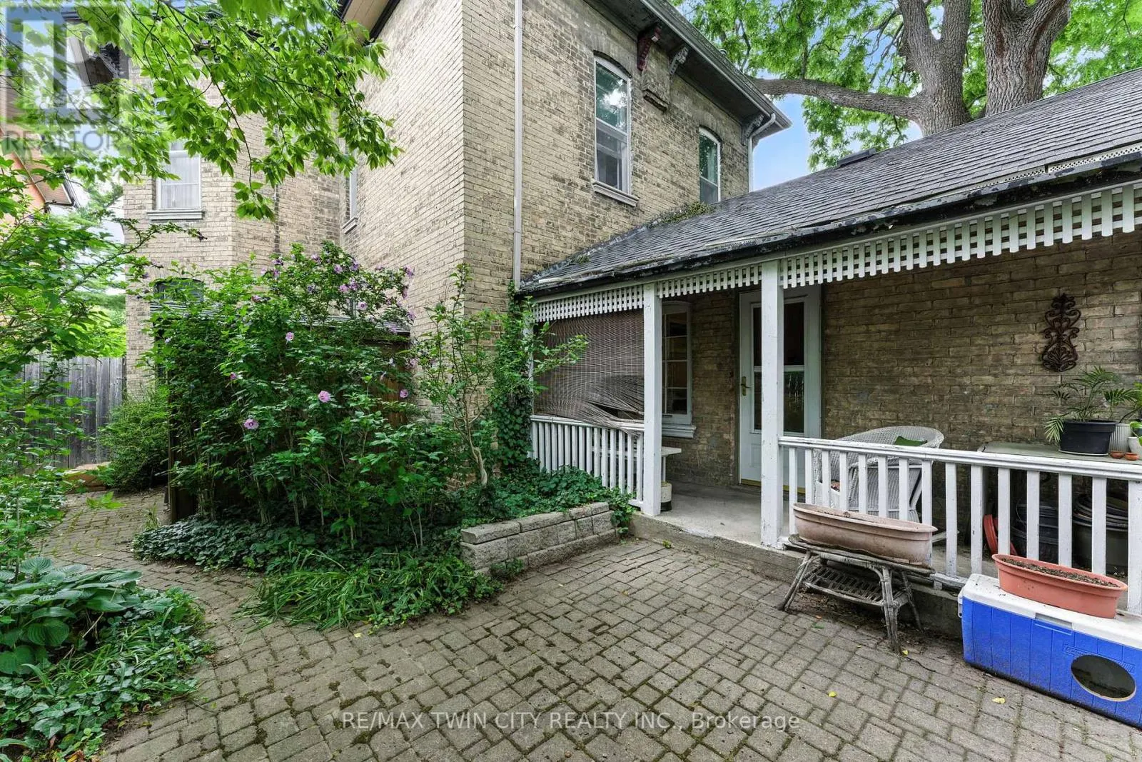 323 DALHOUSIE STREET