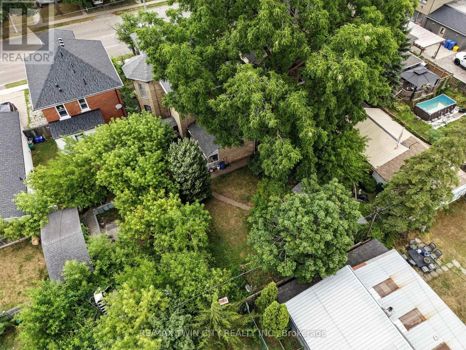 323 DALHOUSIE STREET