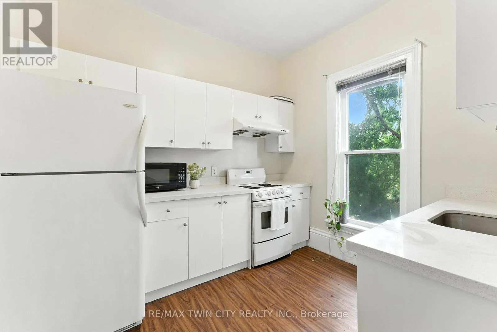 323 DALHOUSIE STREET