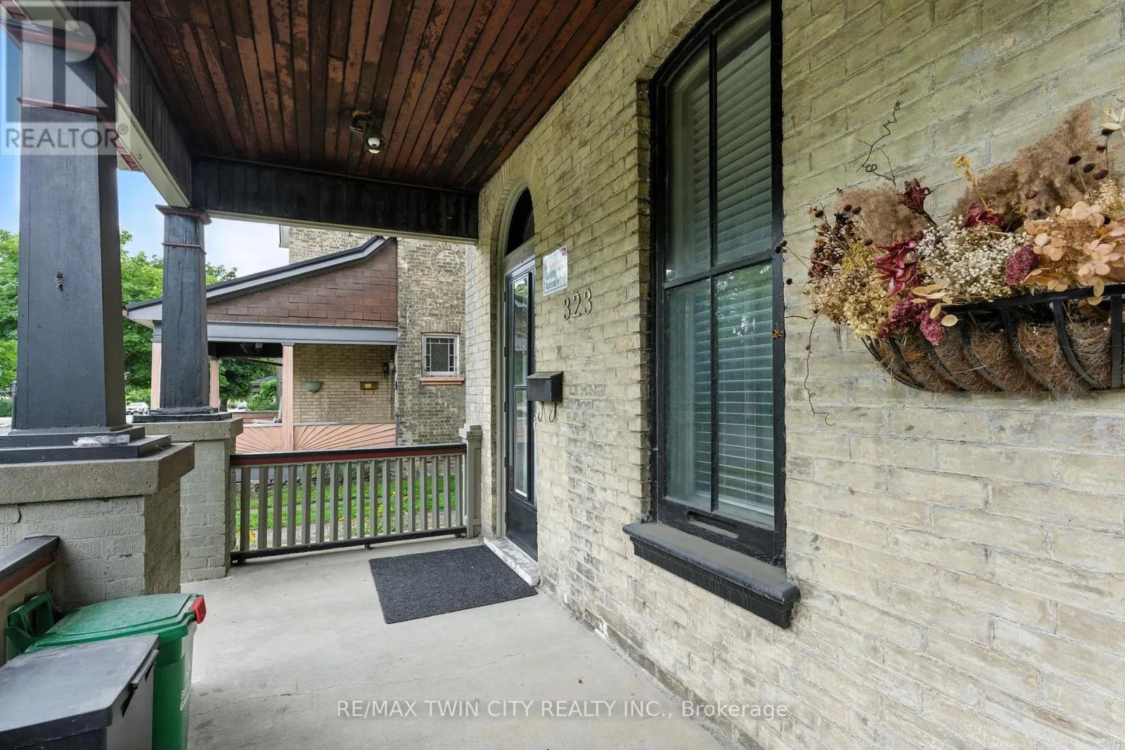 323 DALHOUSIE STREET