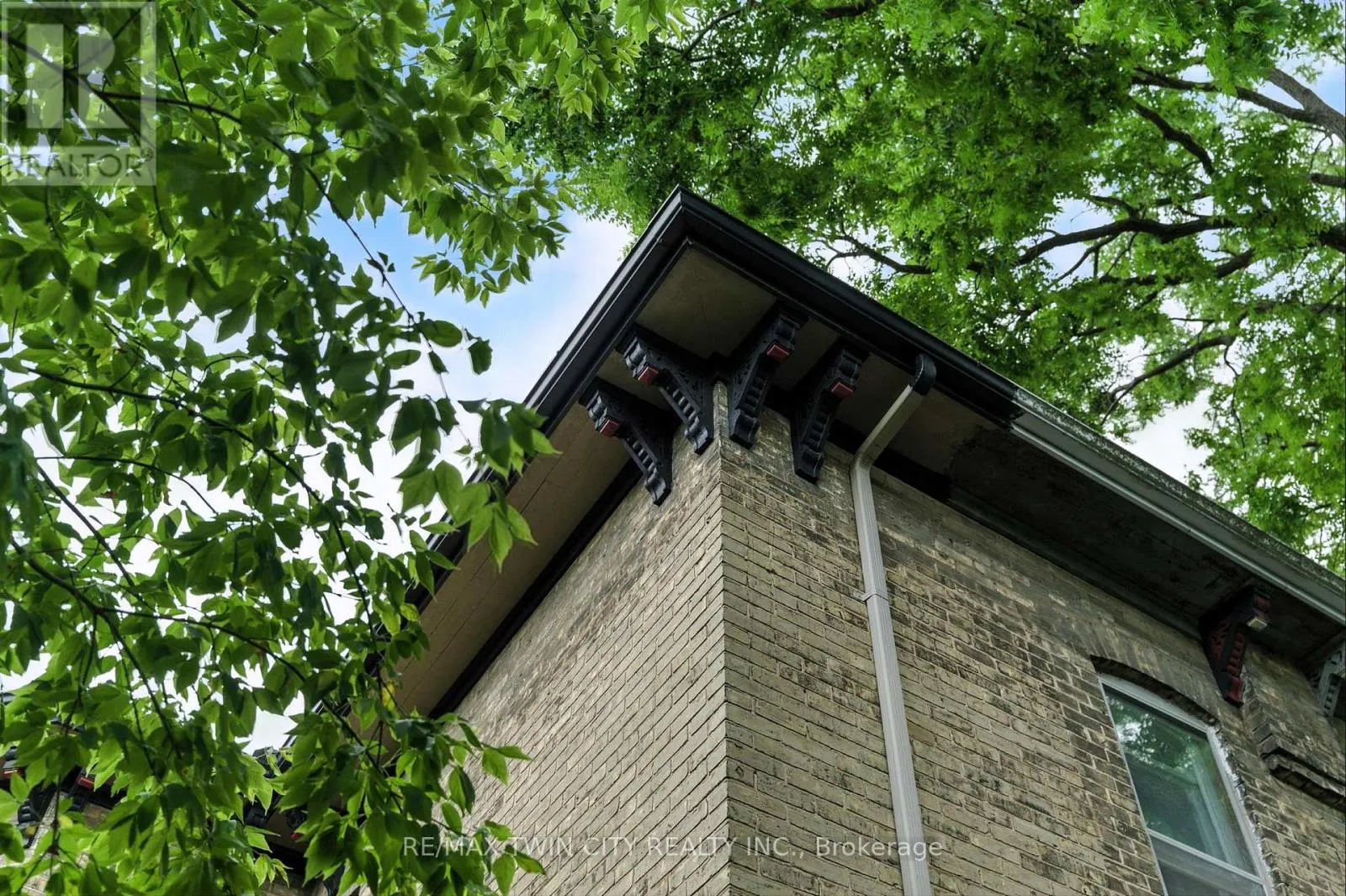 323 DALHOUSIE STREET
