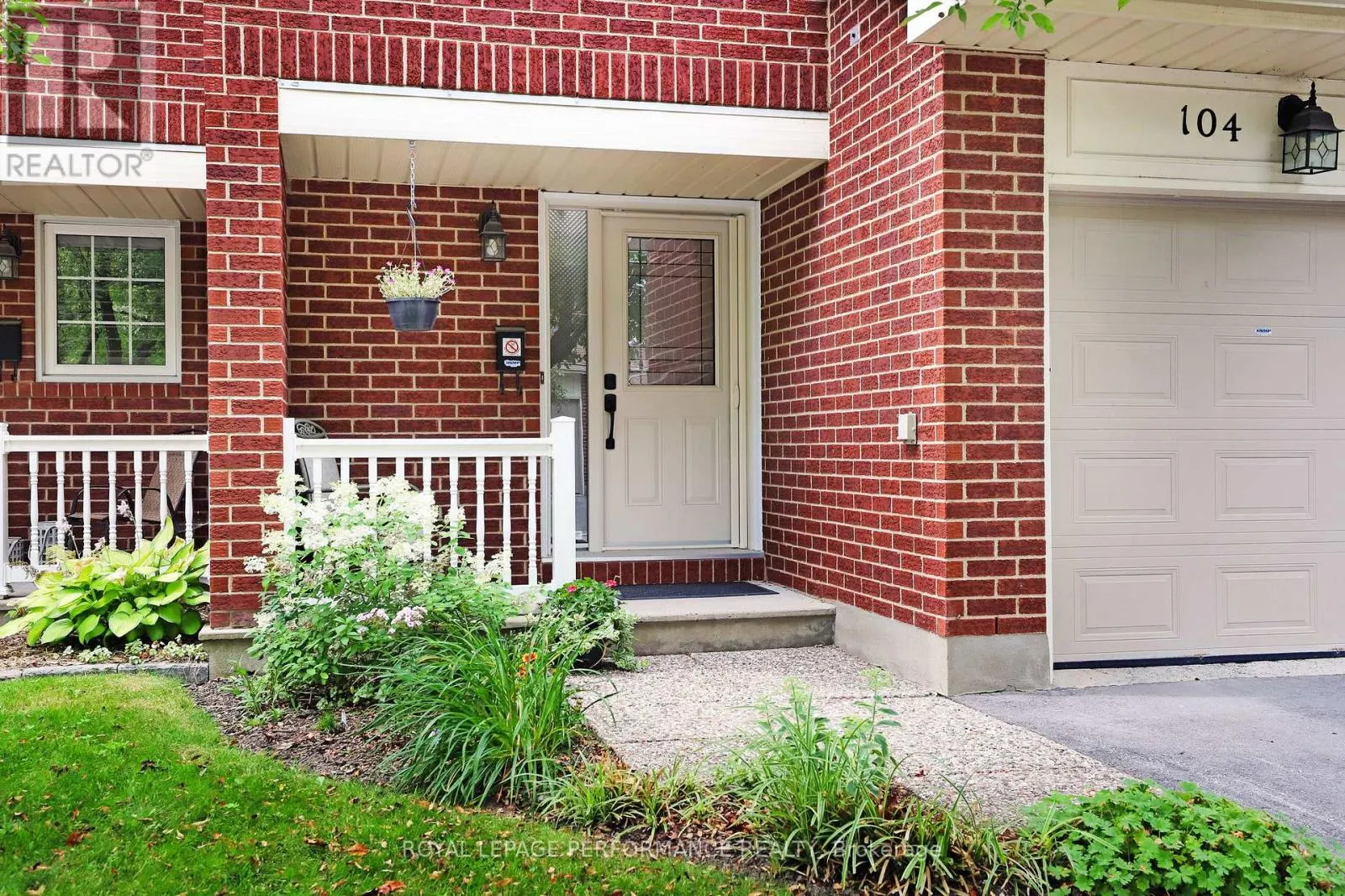 104 STONEBRIAR DRIVE