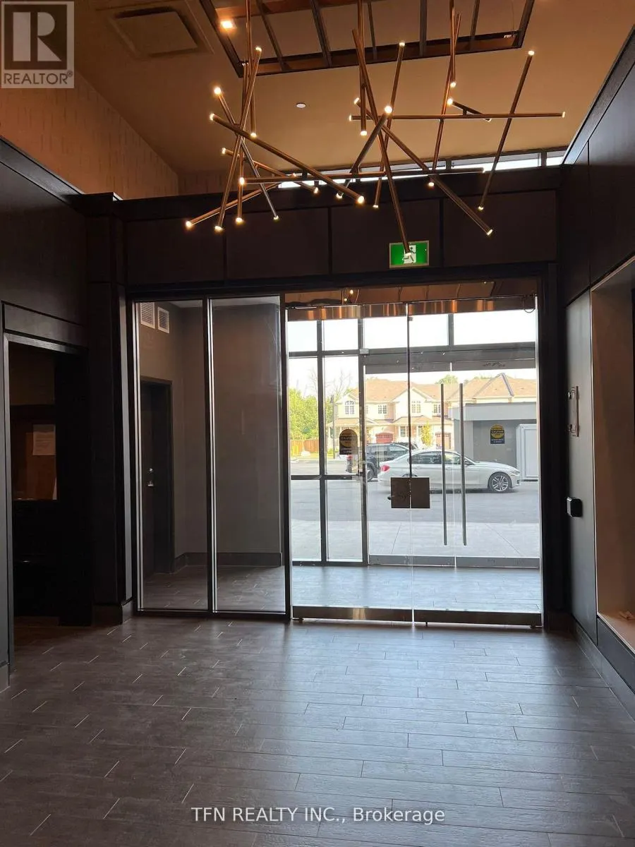 106 - 470 DUNDAS STREET E