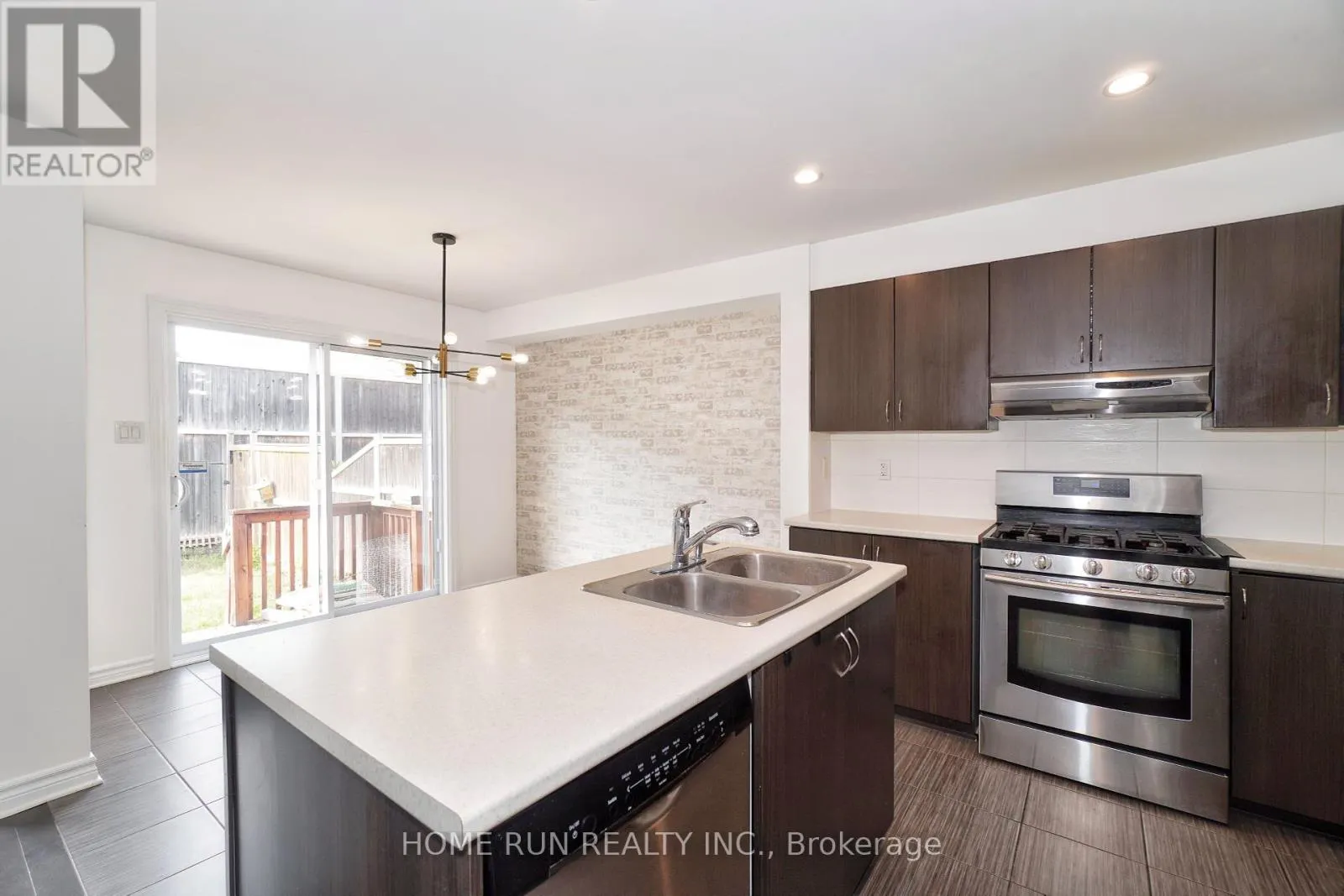 376 BALINROAN CRESCENT