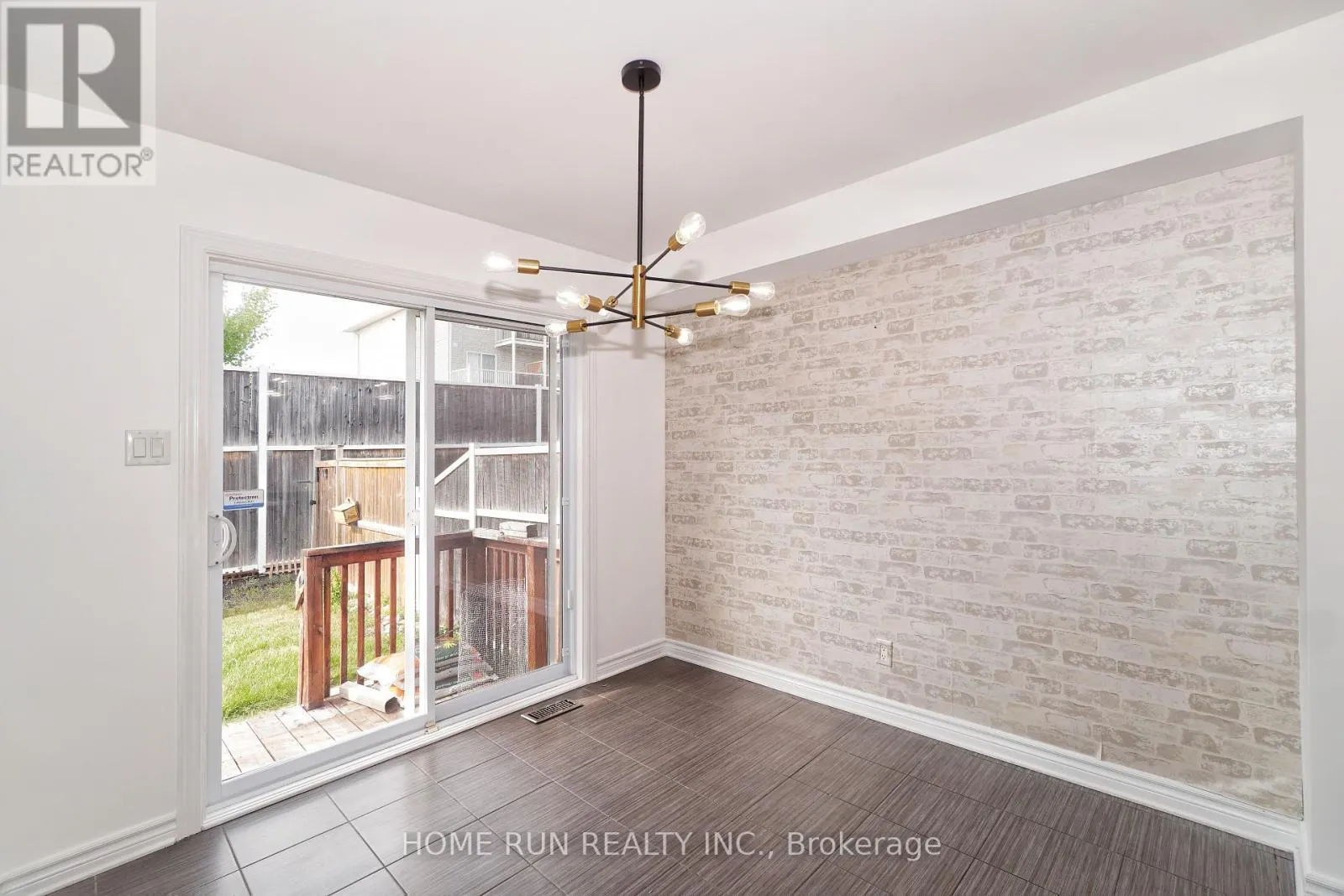 376 BALINROAN CRESCENT