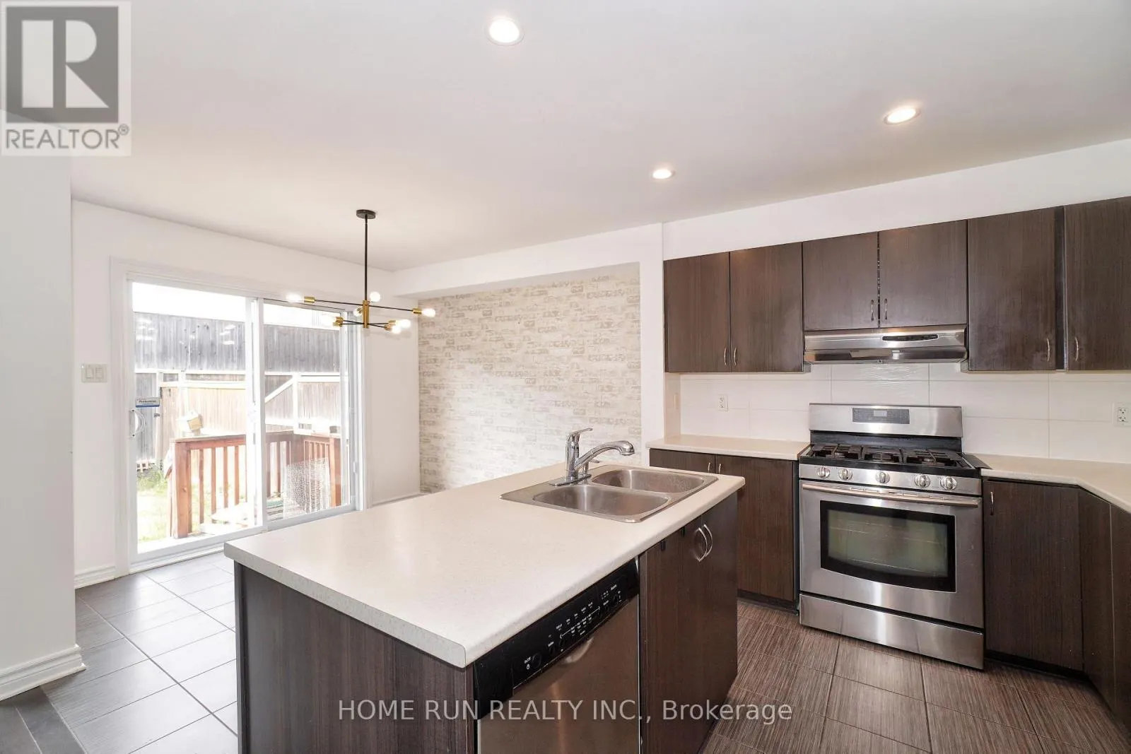 376 BALINROAN CRESCENT