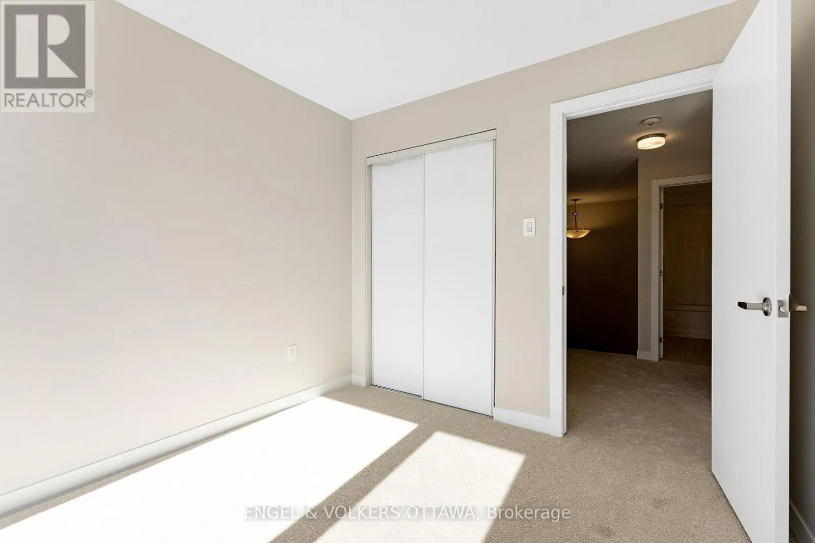 328 CATSFOOT WALK