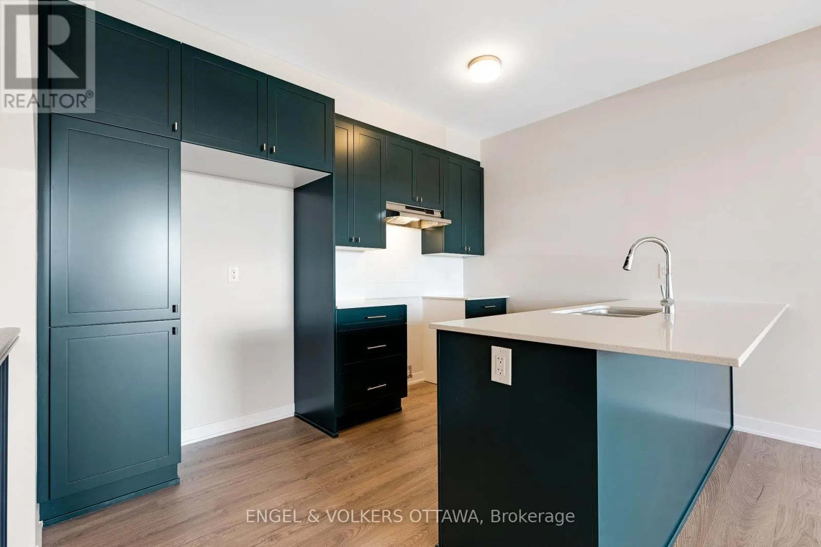 328 CATSFOOT WALK