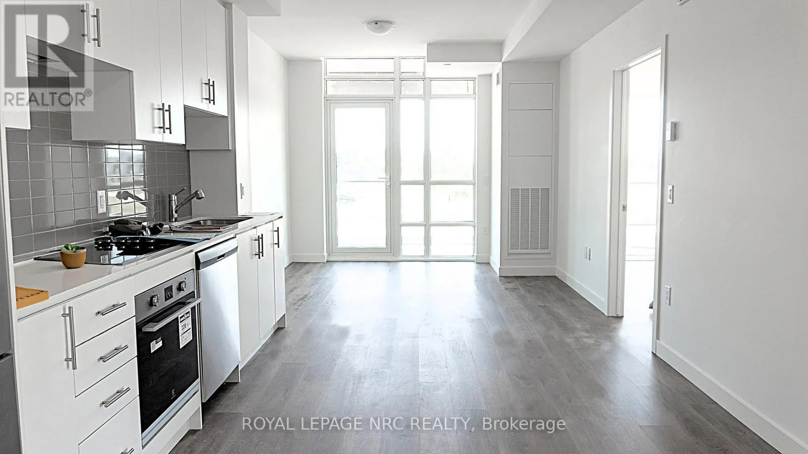 223 - 461 GREEN ROAD, #223