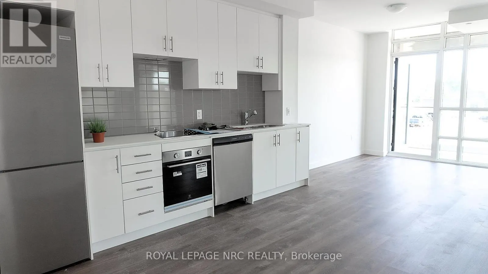 223 - 461 GREEN ROAD, #223