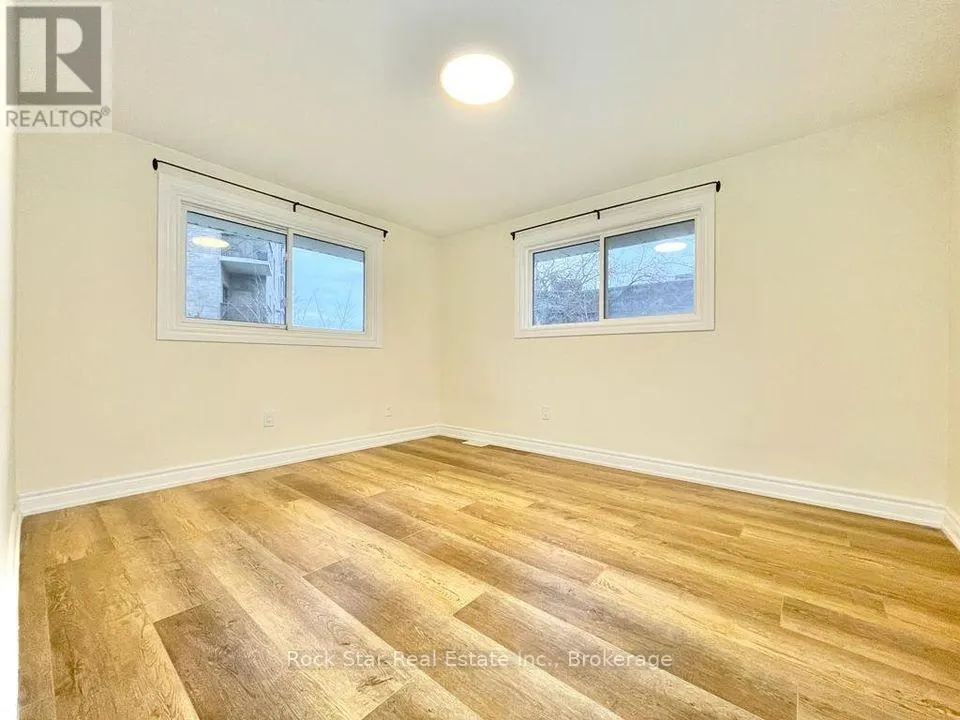 36 HIGHCOURT CRESCENT