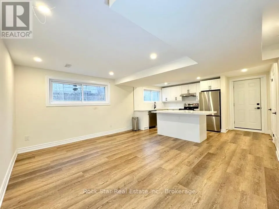 36 HIGHCOURT CRESCENT