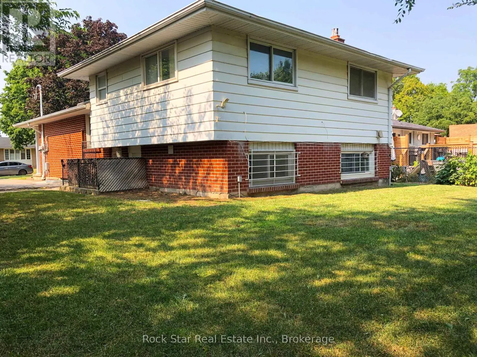 36 HIGHCOURT CRESCENT
