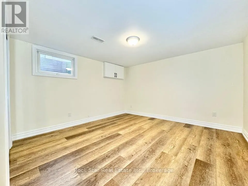 36 HIGHCOURT CRESCENT