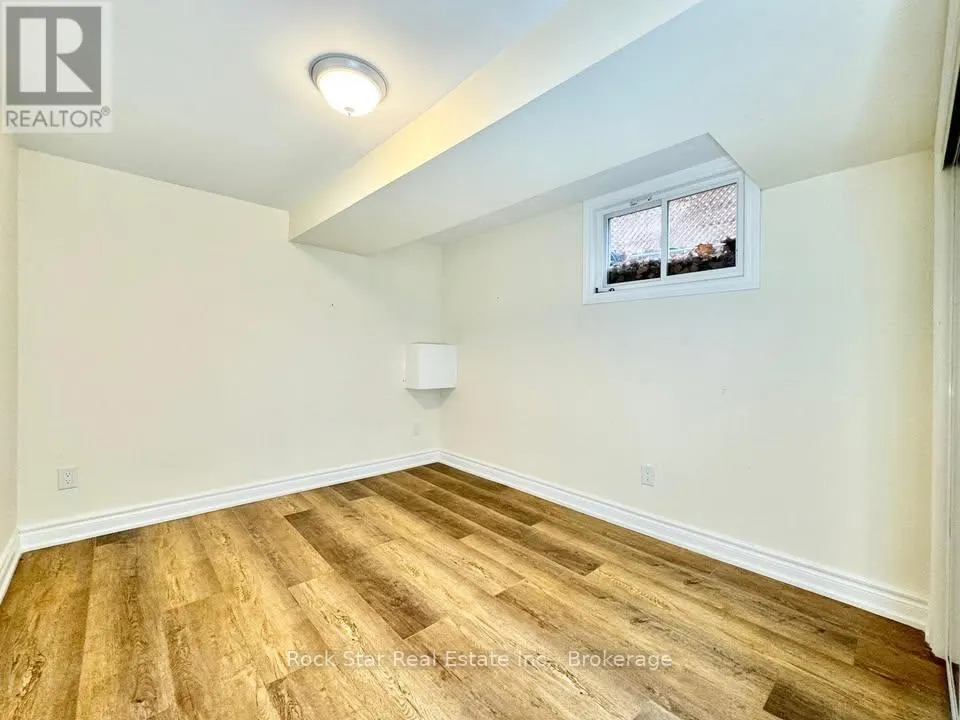 36 HIGHCOURT CRESCENT