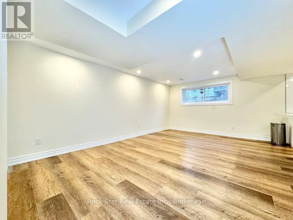 36 HIGHCOURT CRESCENT