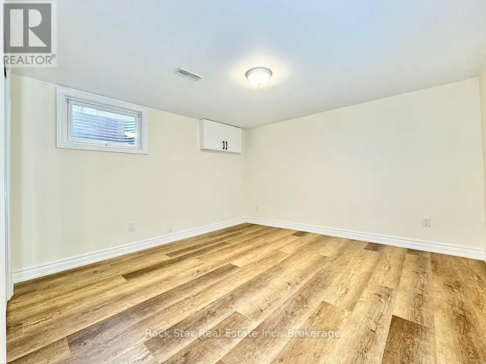 36 HIGHCOURT CRESCENT