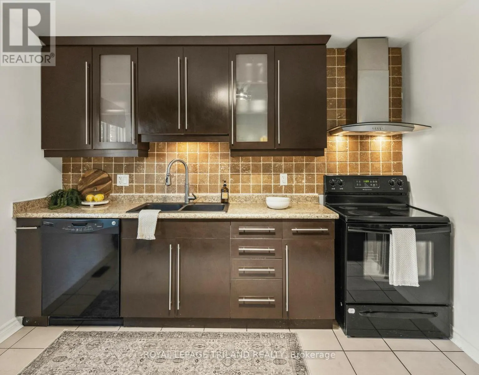 28 - 474 SOUTHDALE ROAD E, #28