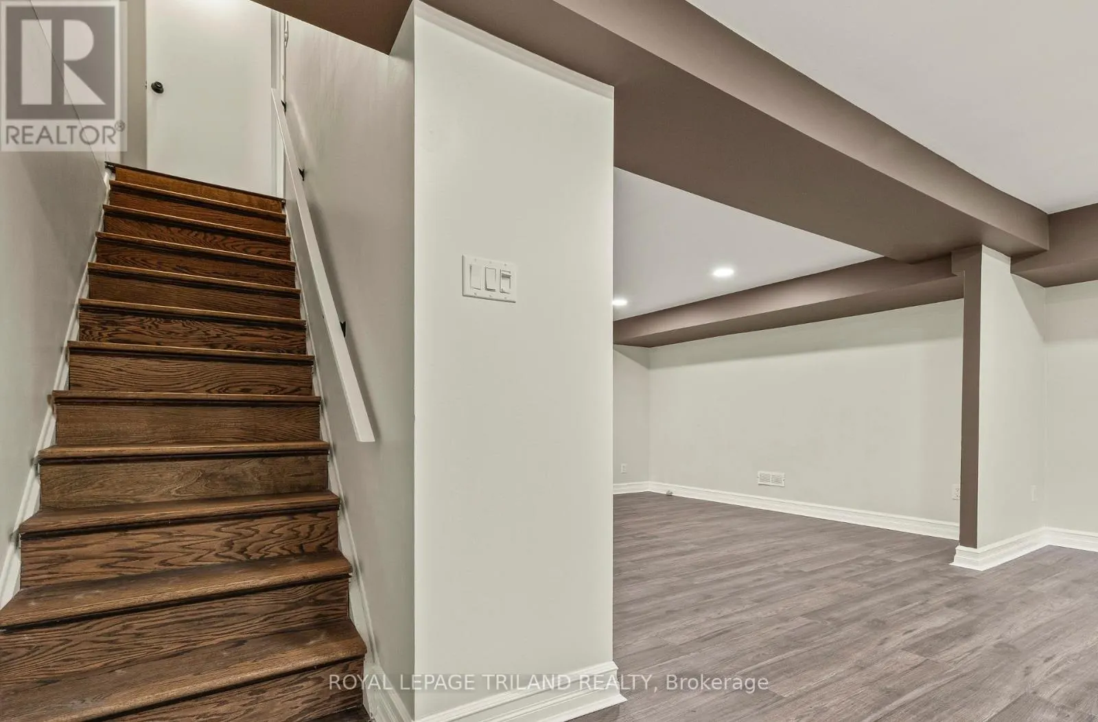 28 - 474 SOUTHDALE ROAD E, #28