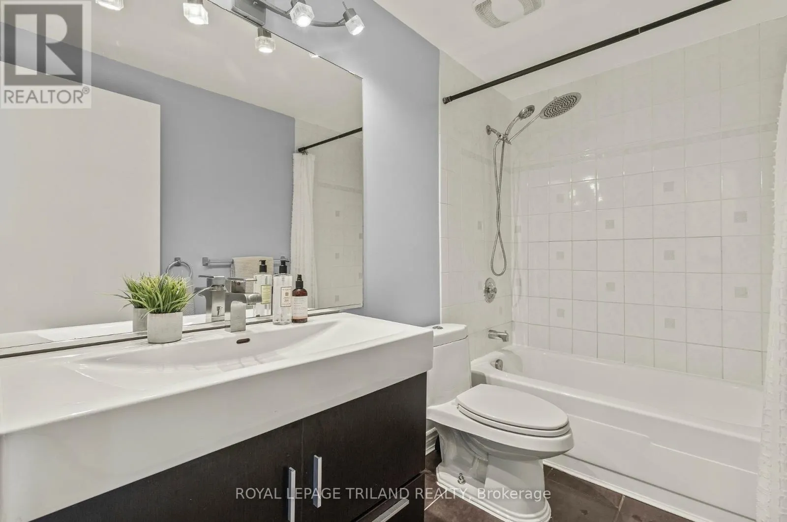 28 - 474 SOUTHDALE ROAD E, #28