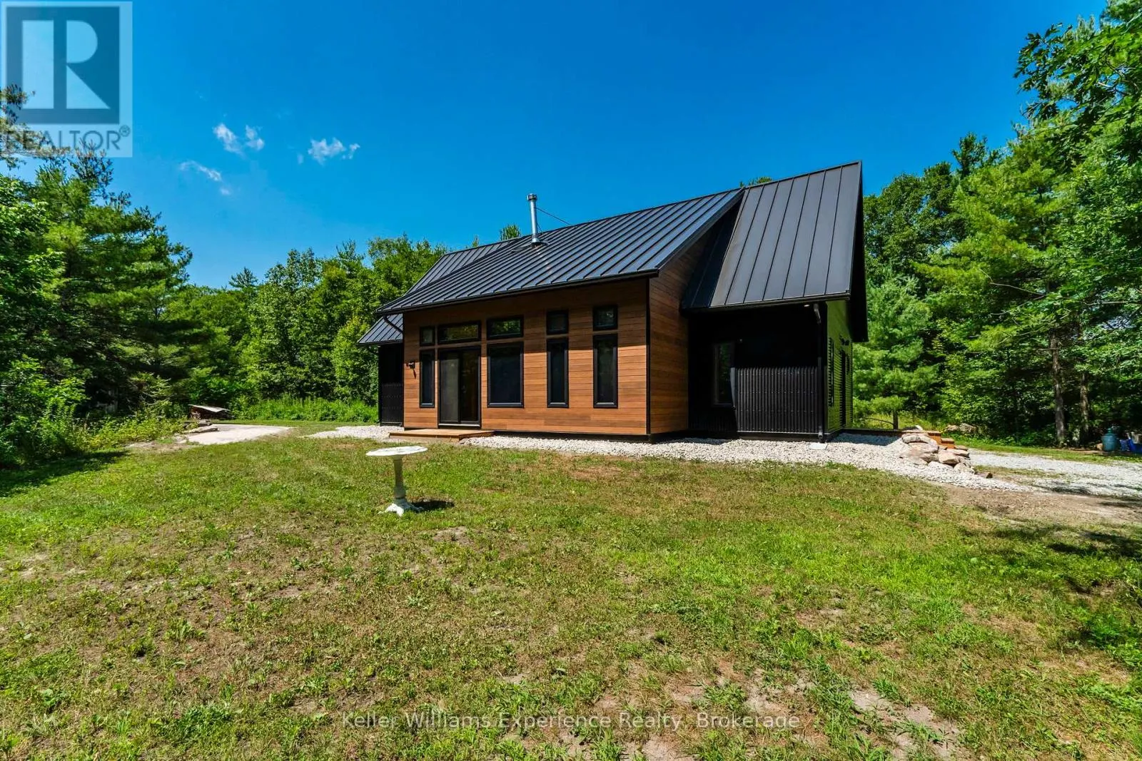753 HONEY HARBOUR ROAD
