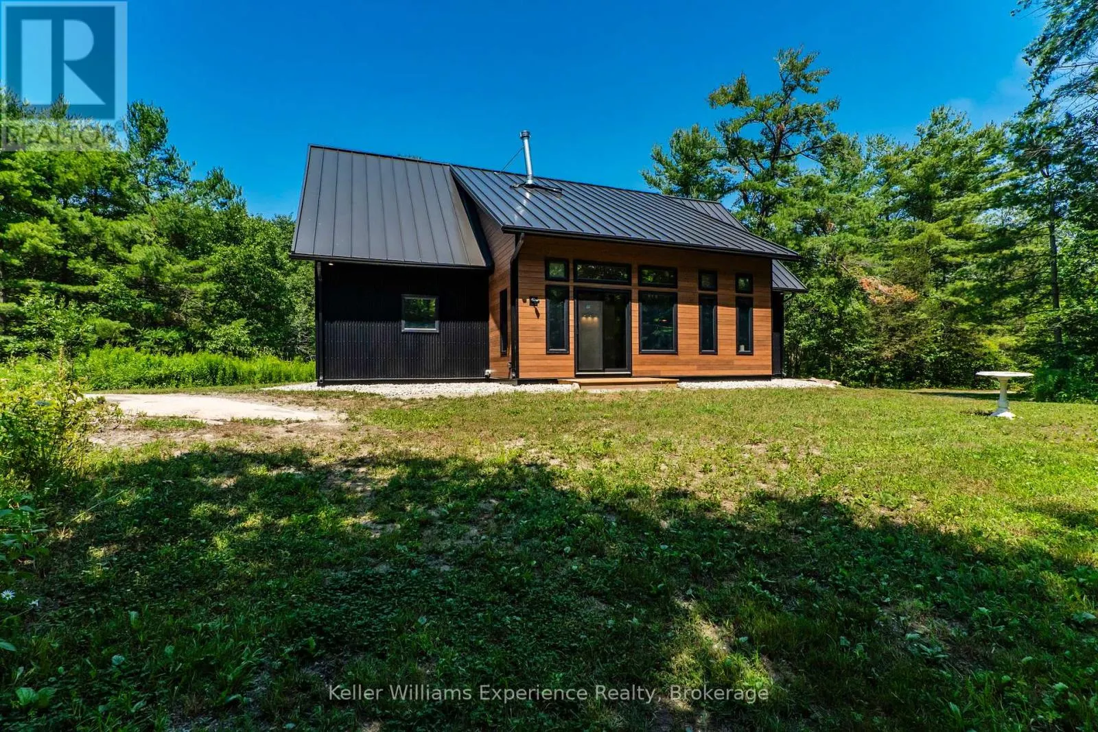 753 HONEY HARBOUR ROAD