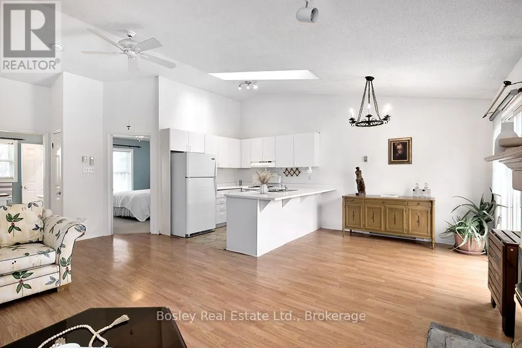 131 - 150 VICTORIA STREET S, #131
