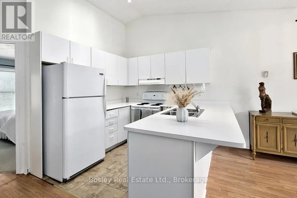 131 - 150 VICTORIA STREET S, #131