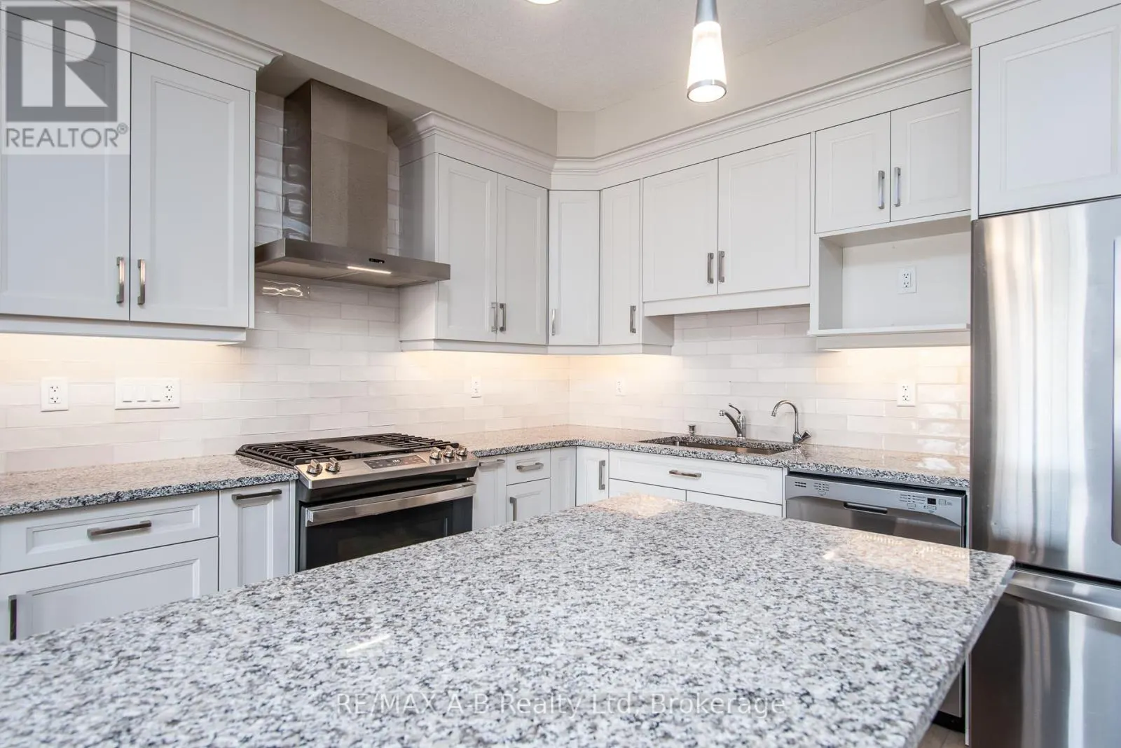 40 - 350 O'LOANE AVENUE, #40