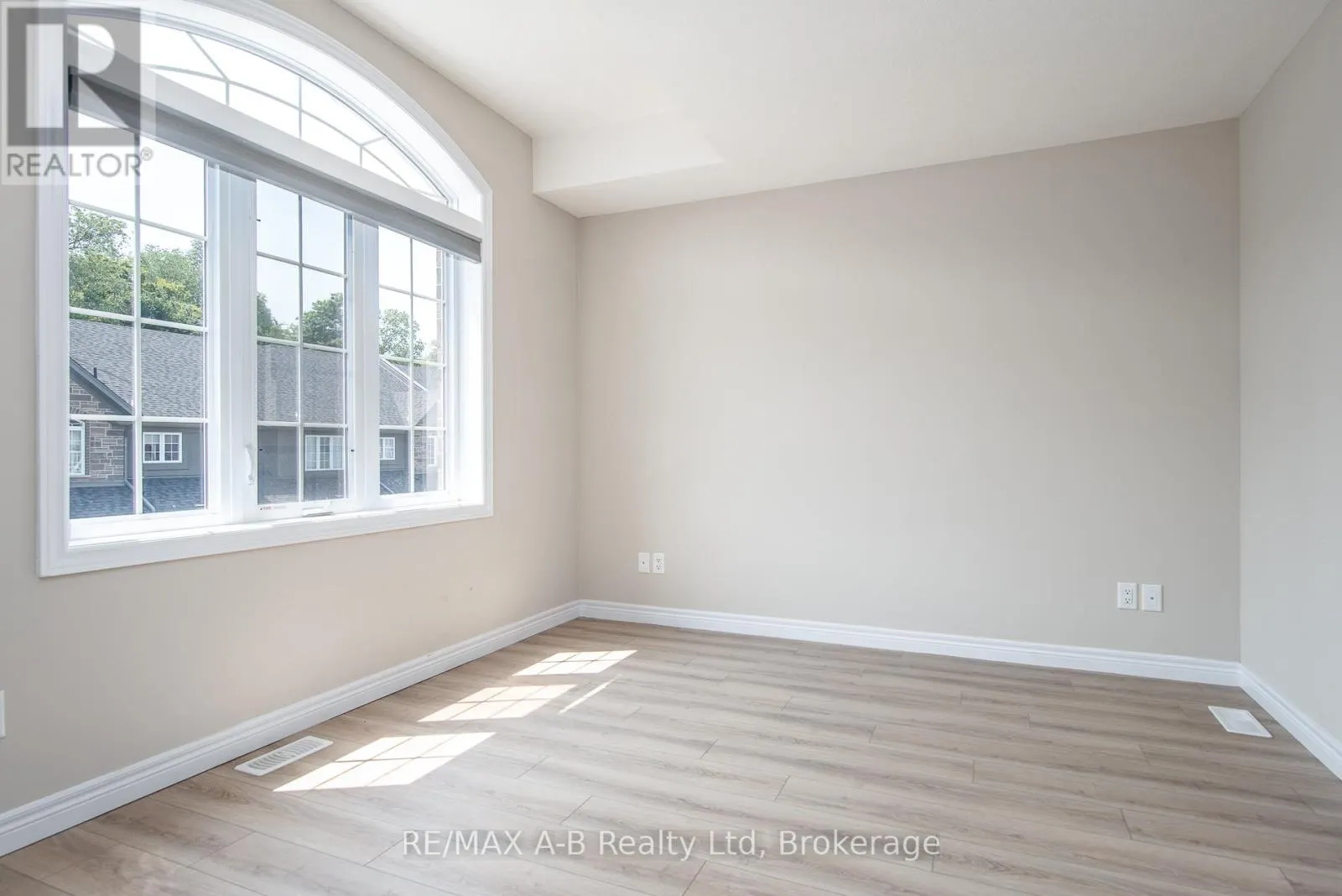 40 - 350 O'LOANE AVENUE, #40