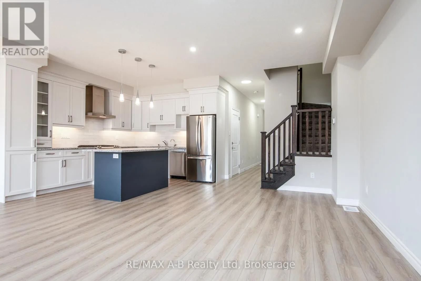 40 - 350 O'LOANE AVENUE, #40
