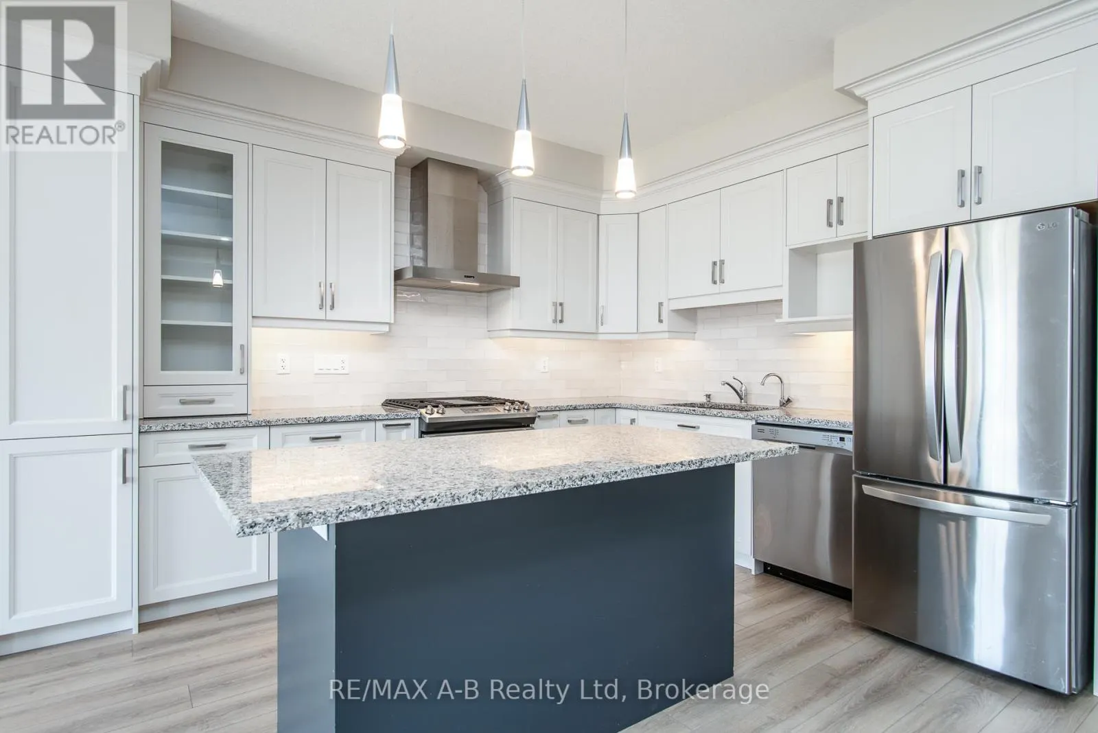 40 - 350 O'LOANE AVENUE, #40