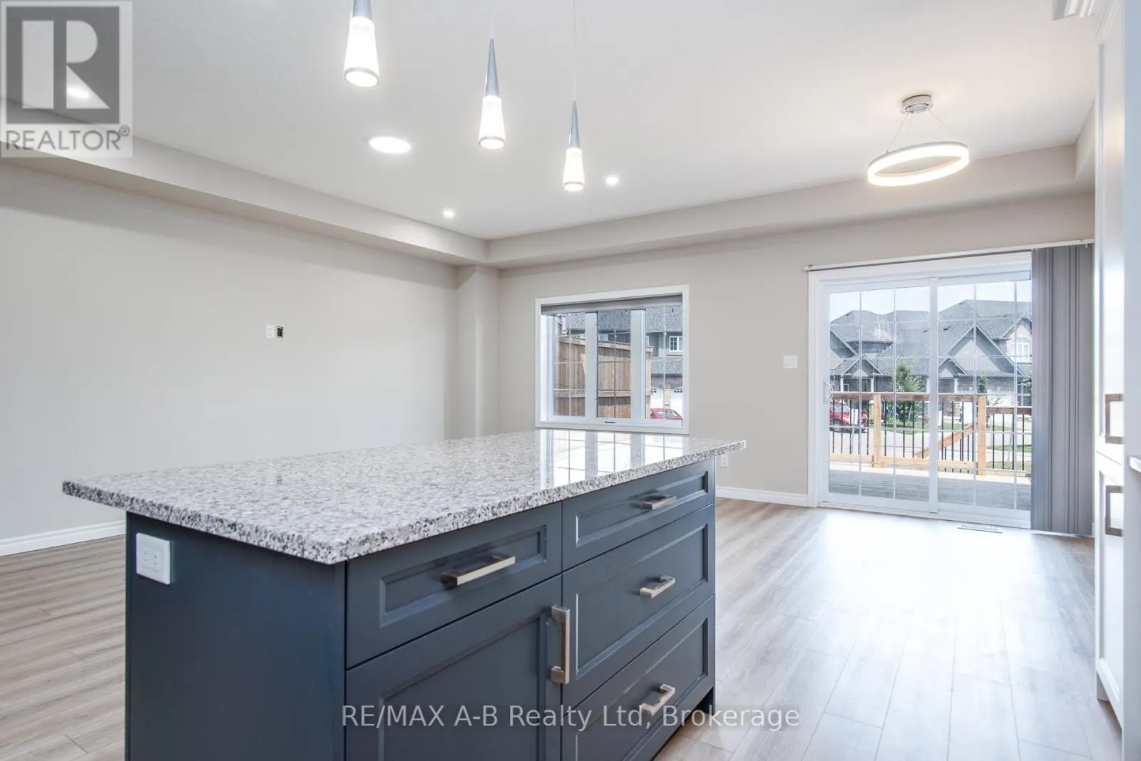 40 - 350 O'LOANE AVENUE, #40