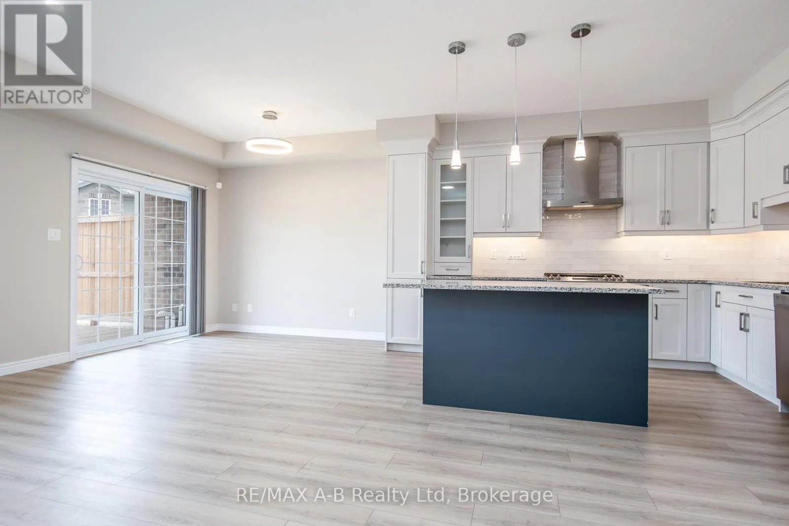 40 - 350 O'LOANE AVENUE, #40