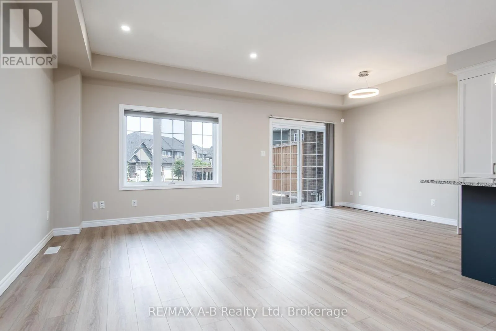 40 - 350 O'LOANE AVENUE, #40