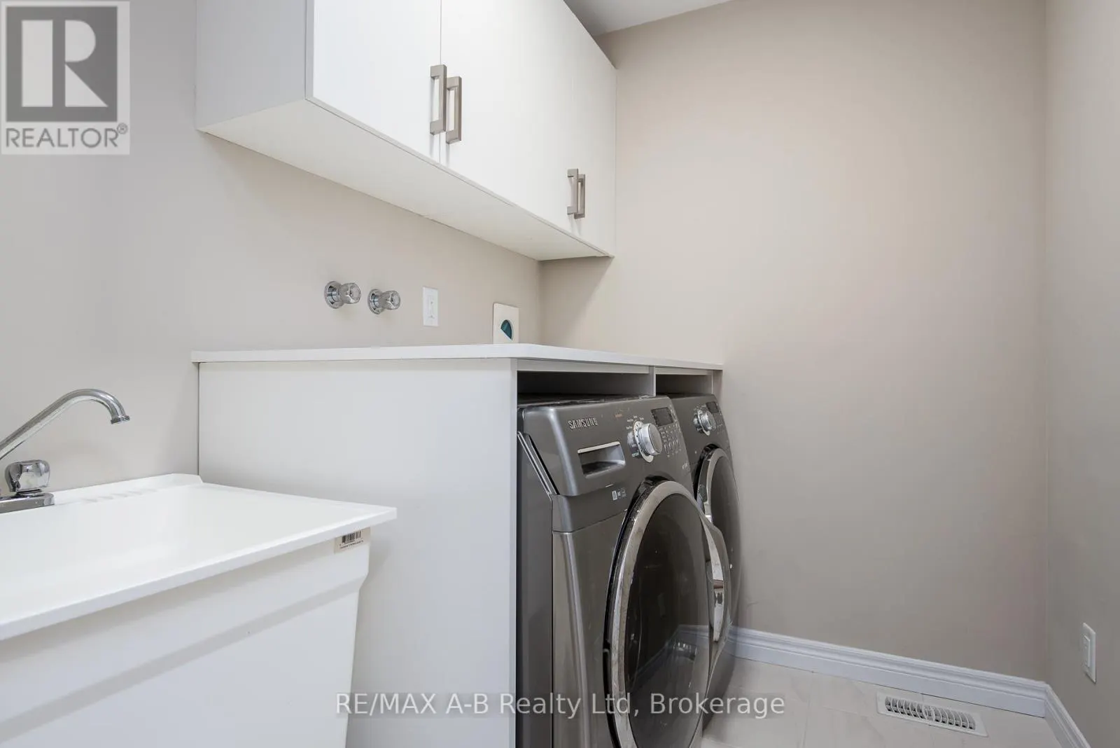 40 - 350 O'LOANE AVENUE, #40