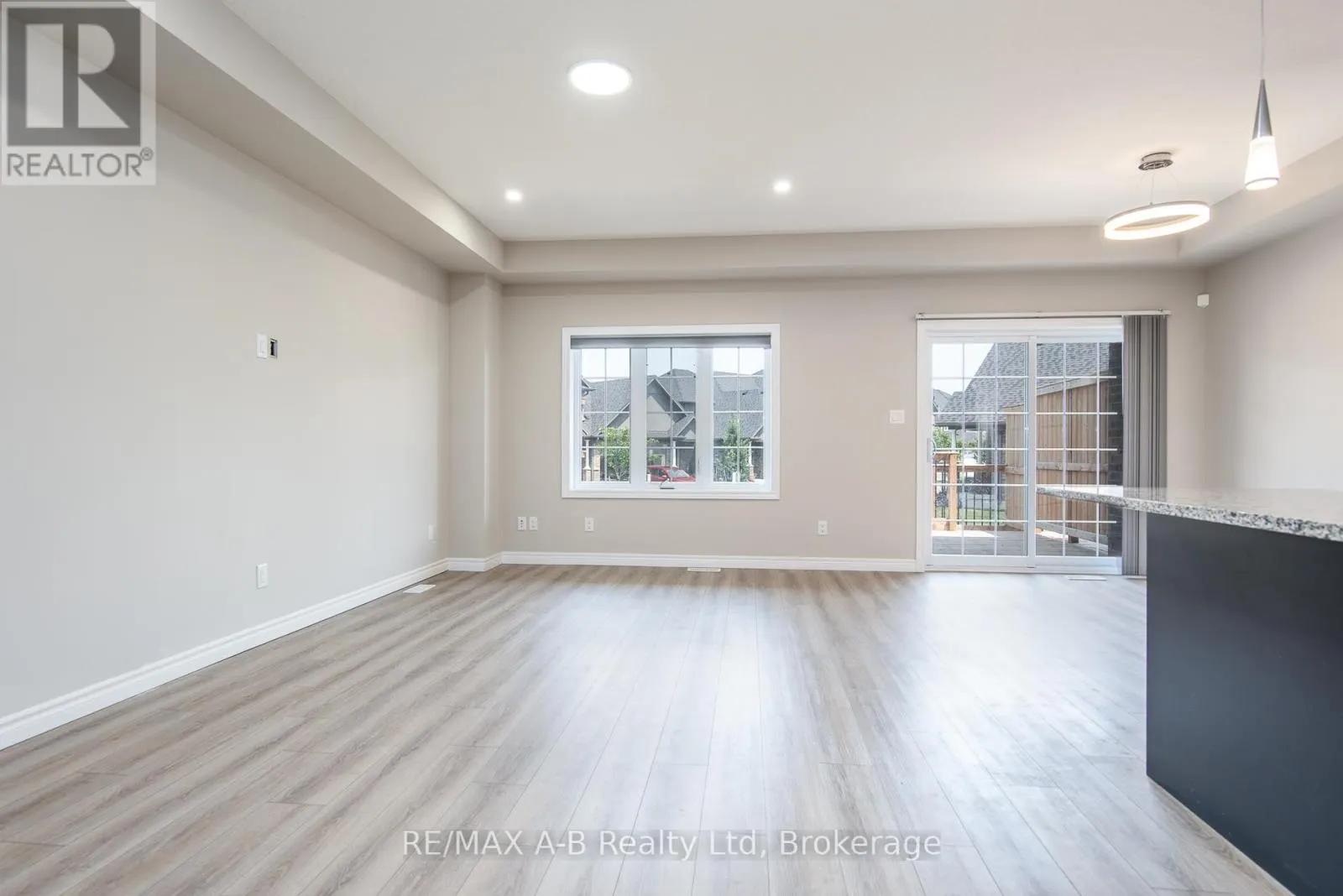40 - 350 O'LOANE AVENUE, #40