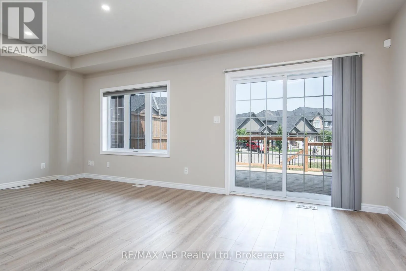 40 - 350 O'LOANE AVENUE, #40
