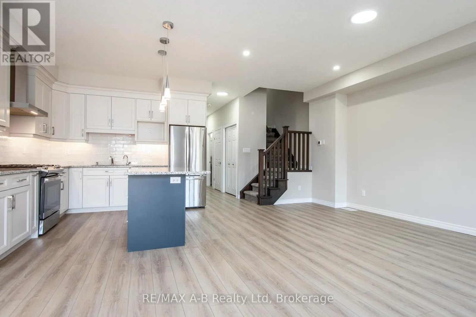 40 - 350 O'LOANE AVENUE, #40