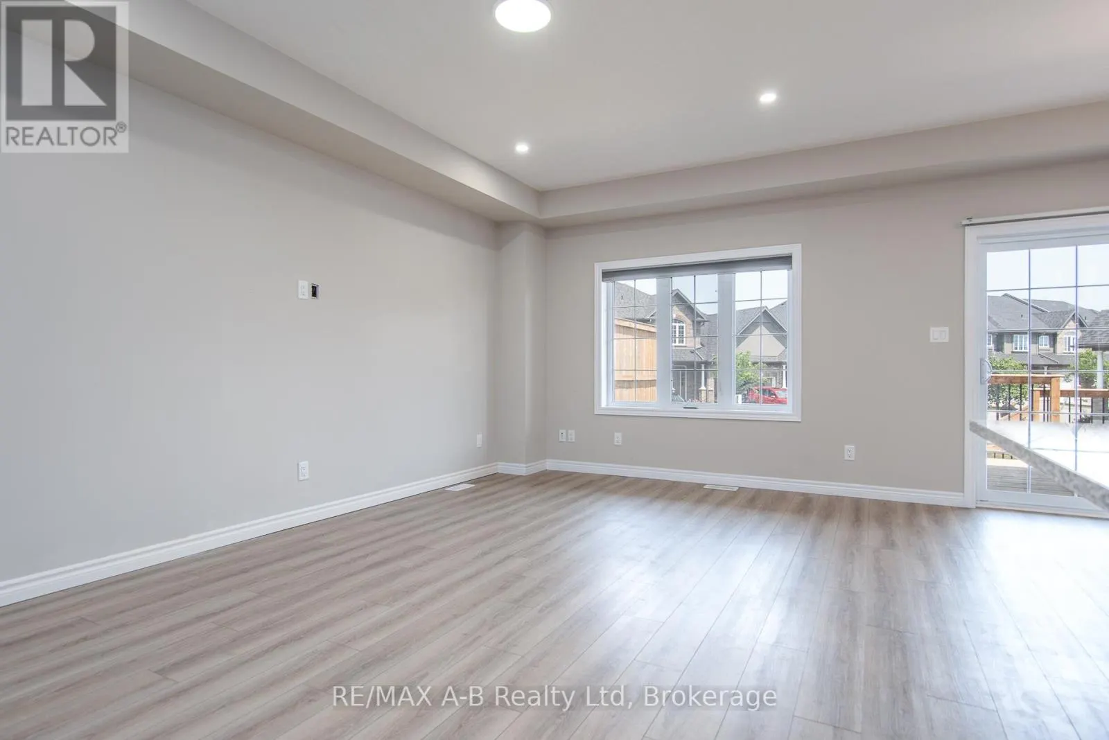 40 - 350 O'LOANE AVENUE, #40