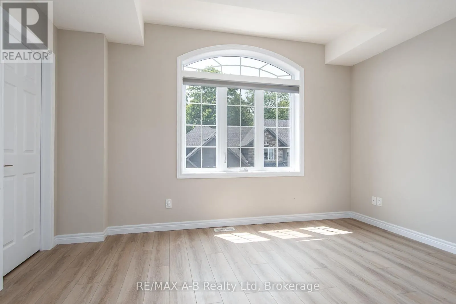 40 - 350 O'LOANE AVENUE, #40