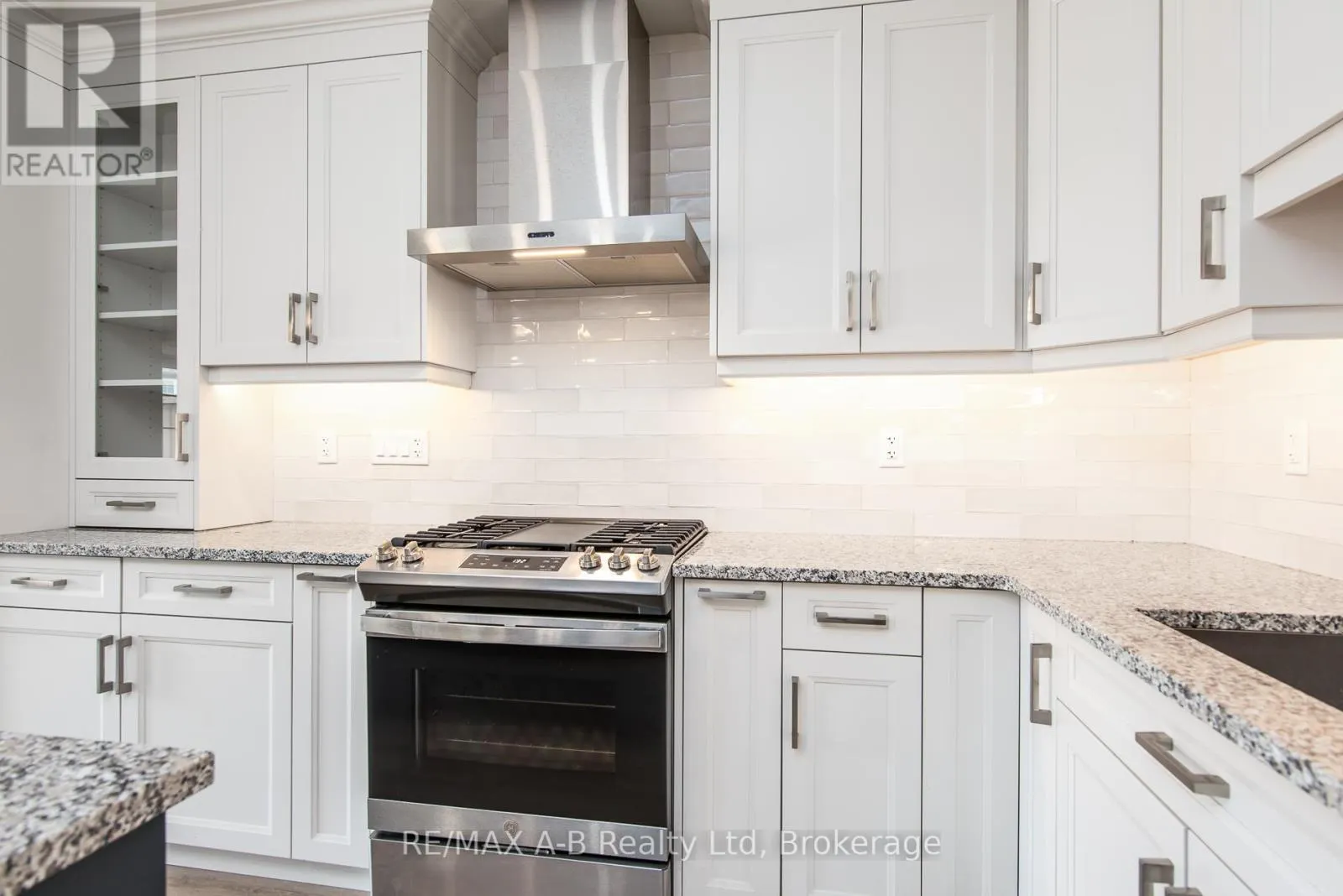 40 - 350 O'LOANE AVENUE, #40